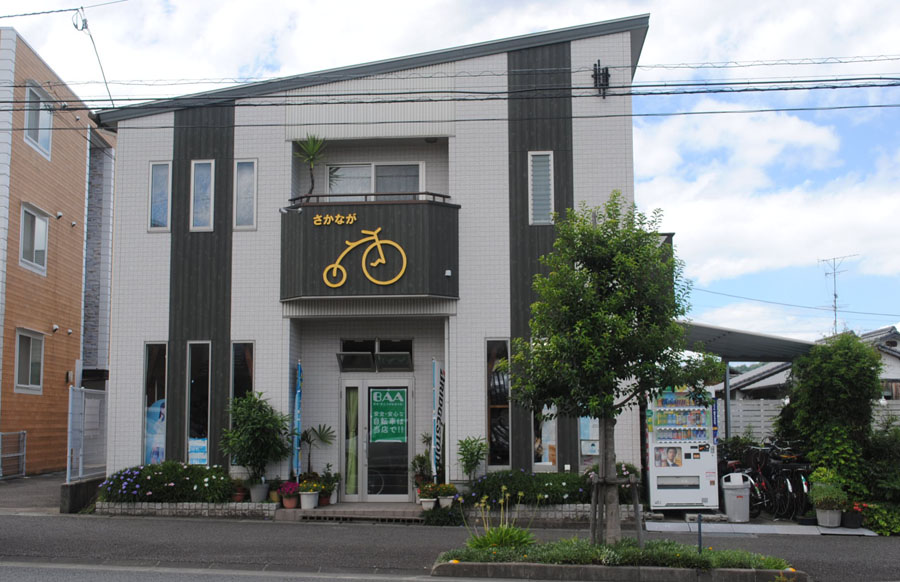 さかなが自転車店建物全景